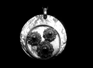 Hanger in zilver met zeeuwseknoppen